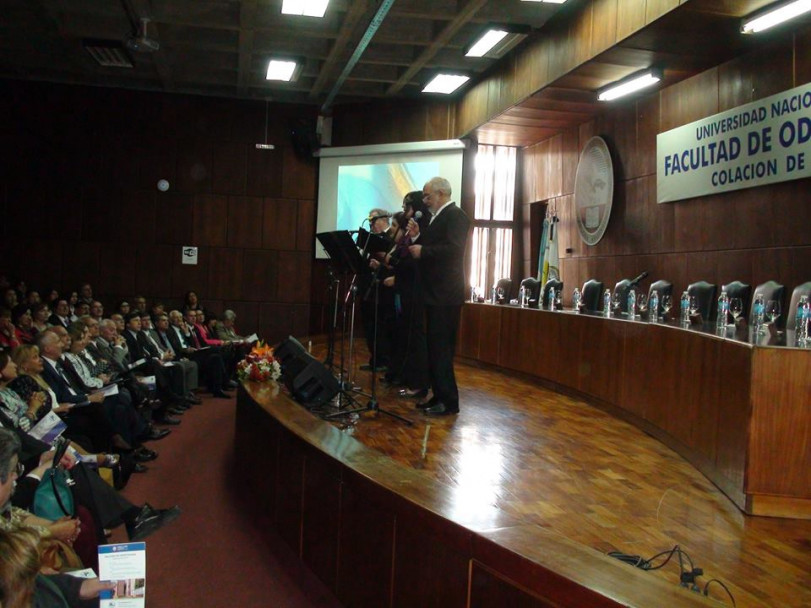 imagen Estudiantes recibieron sus diplomas en la Colación de Grado y Posgrado de la FO 