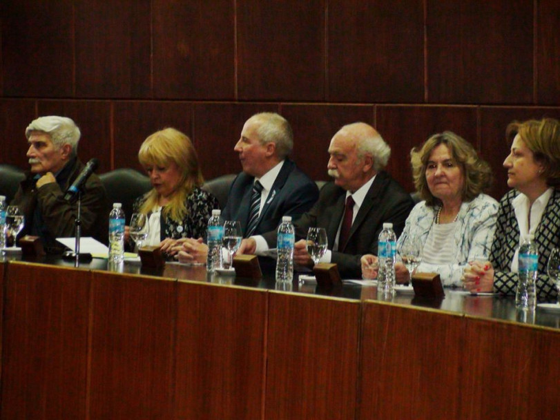 imagen Estudiantes recibieron sus diplomas en la Colación de Grado y Posgrado de la FO 