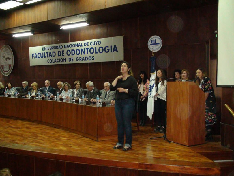 imagen Estudiantes recibieron sus diplomas en la Colación de Grado y Posgrado de la FO 