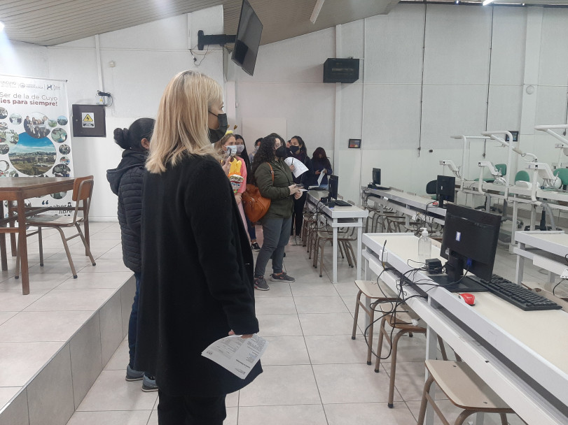 imagen Los aspirantes a la carrera de Odontología, tuvieron su facultad abierta