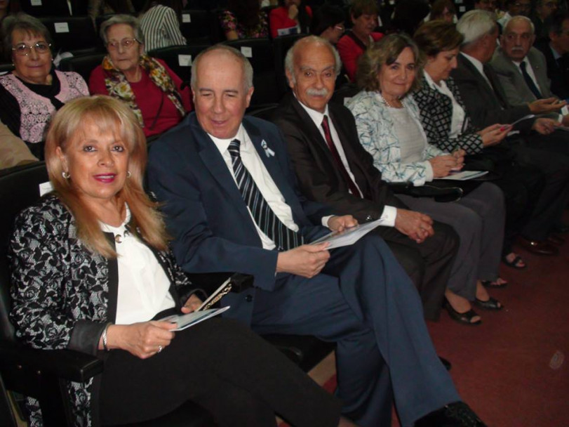 imagen Estudiantes recibieron sus diplomas en la Colación de Grado y Posgrado de la FO 