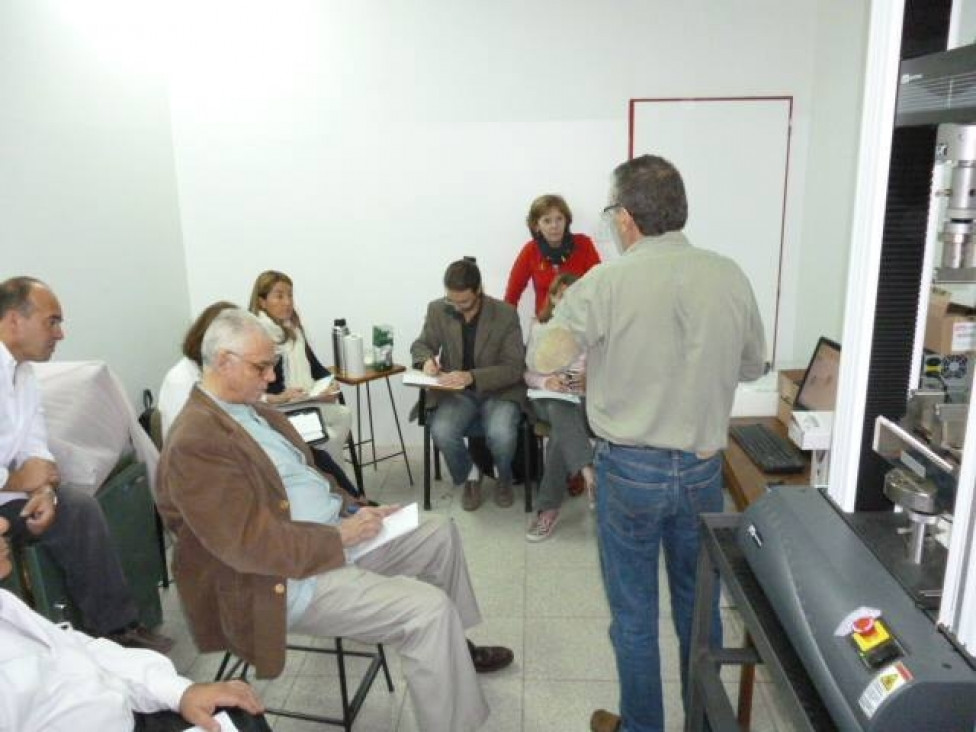 imagen Capacitación docente en el manejo de INSTRON