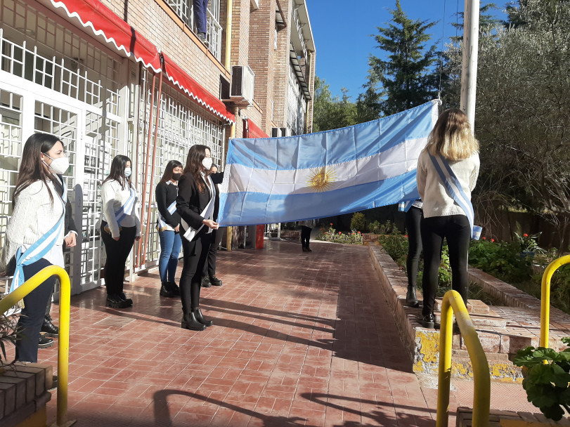 imagen ¡Nuevo Juramento y cambio de Abanderados, en los jardines de la FO!