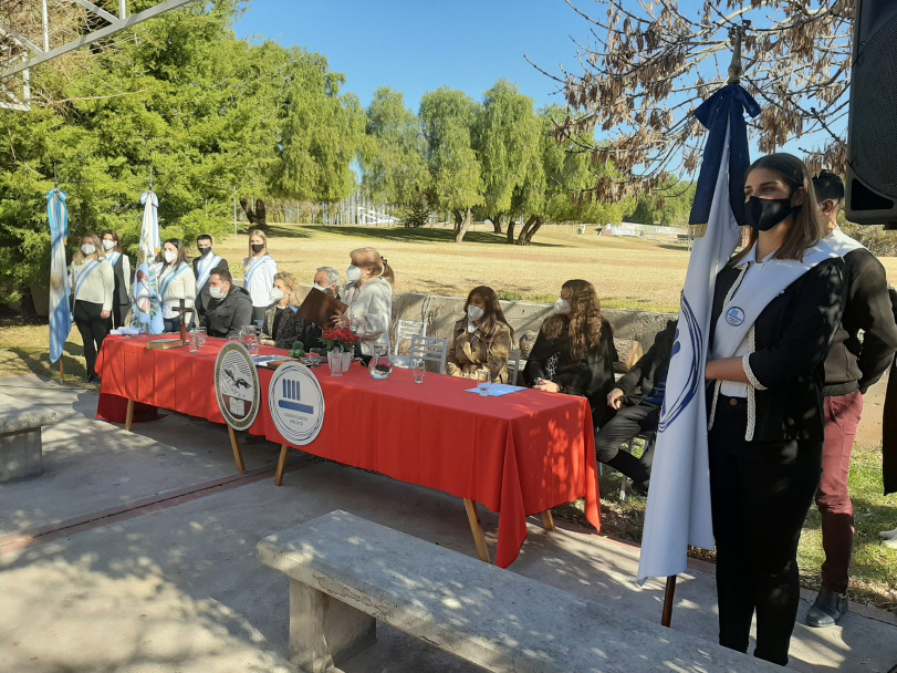 imagen ¡Nuevo Juramento y cambio de Abanderados, en los jardines de la FO!