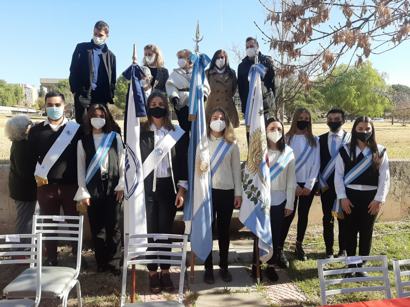 imagen ¡Nuevo Juramento y cambio de Abanderados, en los jardines de la FO!