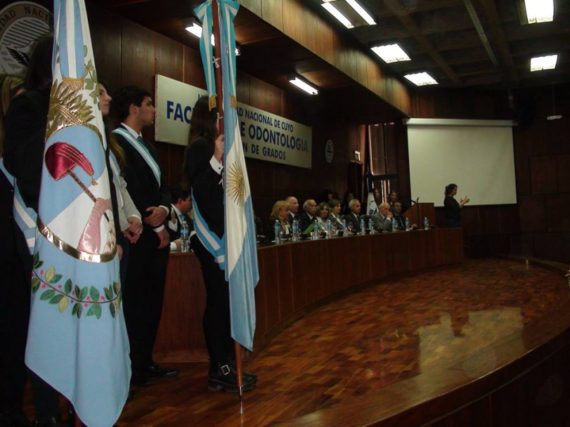 imagen Estudiantes recibieron sus diplomas en la Colación de Grado y Posgrado de la FO 