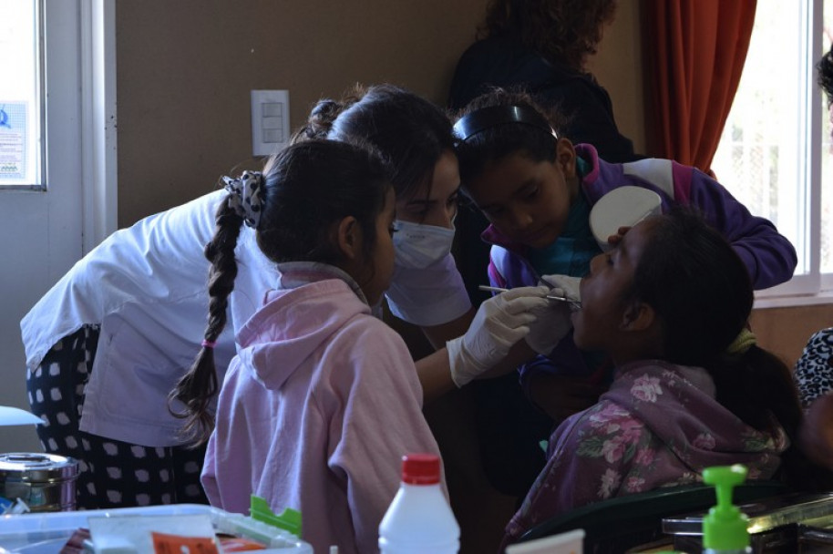 imagen Los Álamos - Maipú: Estudiantes y vecinos promoviendo la Salud Bucal.