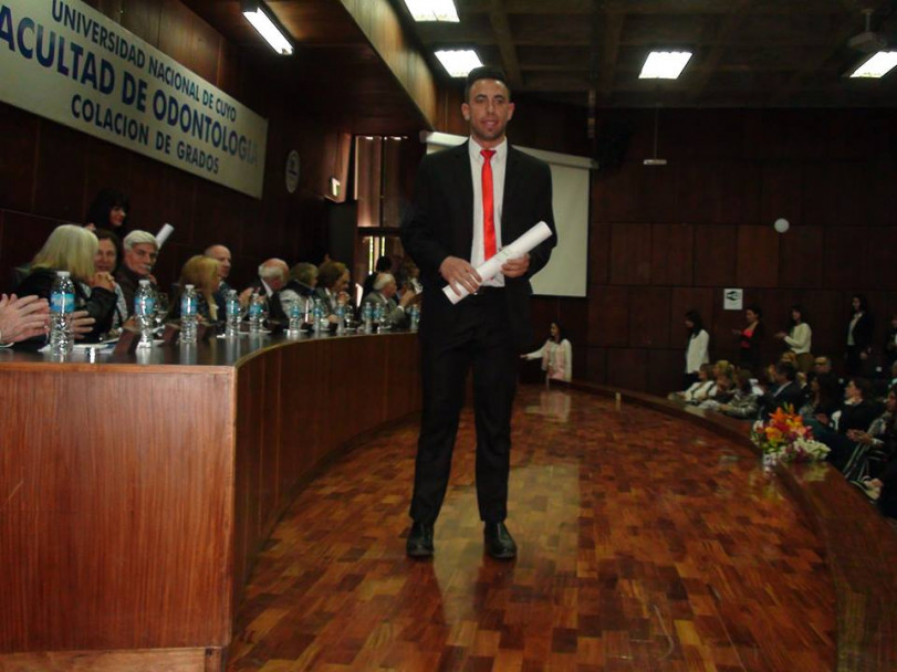 imagen Estudiantes recibieron sus diplomas en la Colación de Grado y Posgrado de la FO 