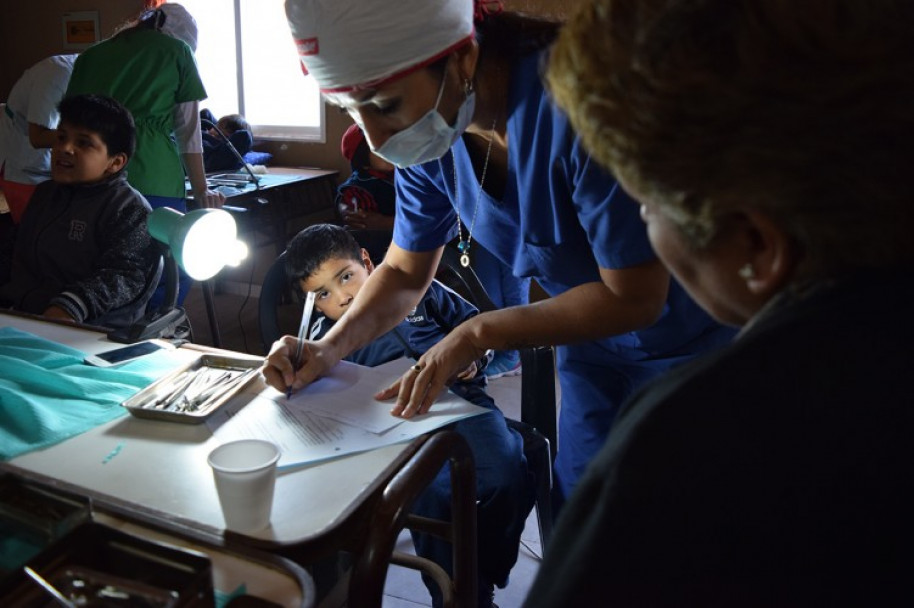 imagen Los Álamos - Maipú: Estudiantes y vecinos promoviendo la Salud Bucal.