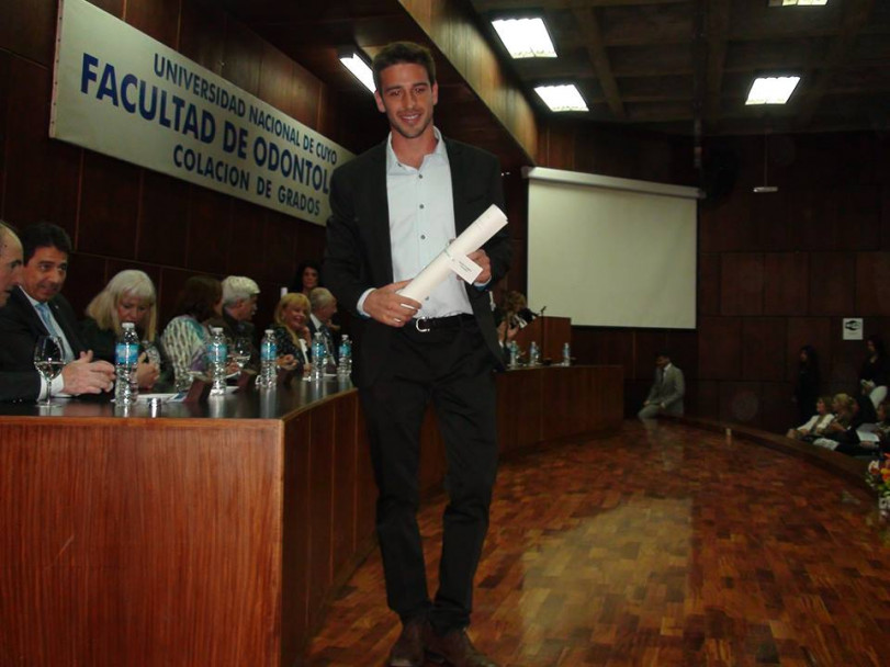 imagen Estudiantes recibieron sus diplomas en la Colación de Grado y Posgrado de la FO 