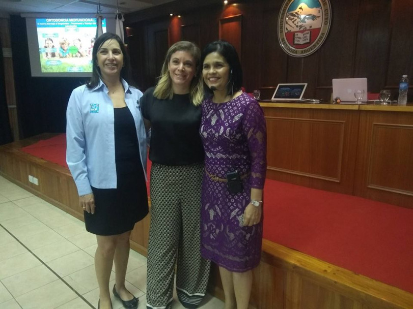 imagen La experta internacional Ana Lorena Gómez Guardia, visitó la FO para disertar sobre ortodoncia con sistema Myobrace