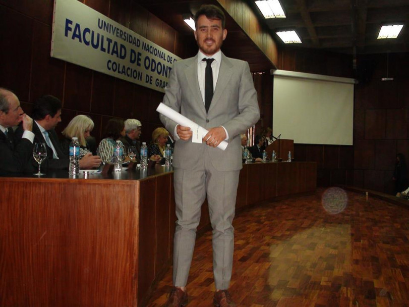 imagen Estudiantes recibieron sus diplomas en la Colación de Grado y Posgrado de la FO 