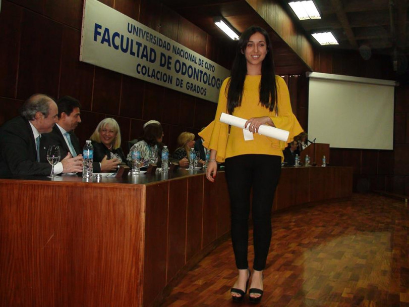 imagen Estudiantes recibieron sus diplomas en la Colación de Grado y Posgrado de la FO 