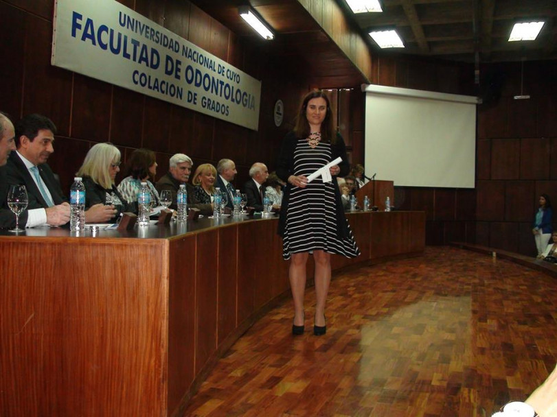 imagen Estudiantes recibieron sus diplomas en la Colación de Grado y Posgrado de la FO 