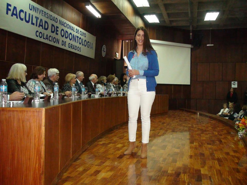 imagen Estudiantes recibieron sus diplomas en la Colación de Grado y Posgrado de la FO 