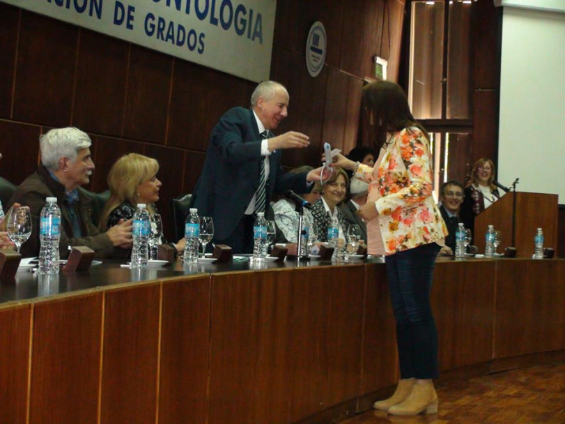 imagen Estudiantes recibieron sus diplomas en la Colación de Grado y Posgrado de la FO 