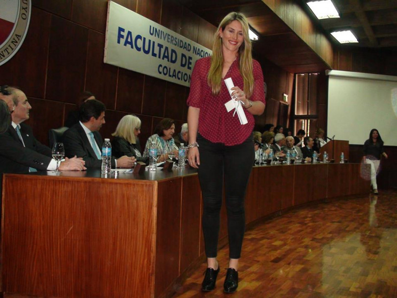 imagen Estudiantes recibieron sus diplomas en la Colación de Grado y Posgrado de la FO 