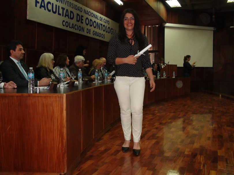 imagen Estudiantes recibieron sus diplomas en la Colación de Grado y Posgrado de la FO 