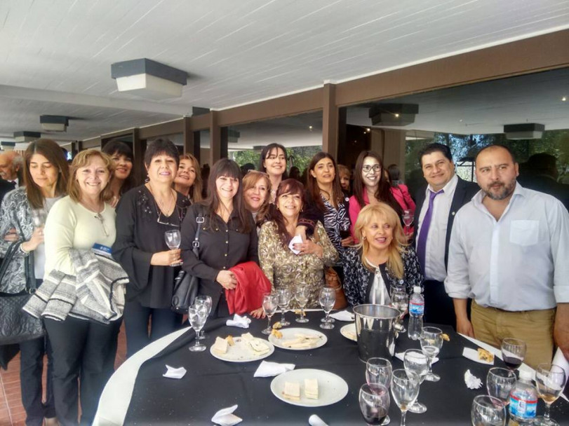 imagen Estudiantes recibieron sus diplomas en la Colación de Grado y Posgrado de la FO 