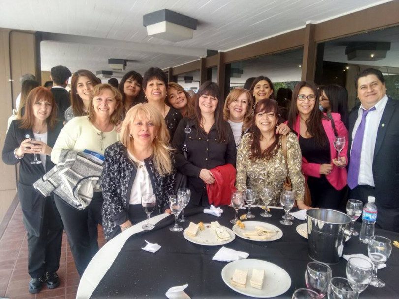 imagen Estudiantes recibieron sus diplomas en la Colación de Grado y Posgrado de la FO 