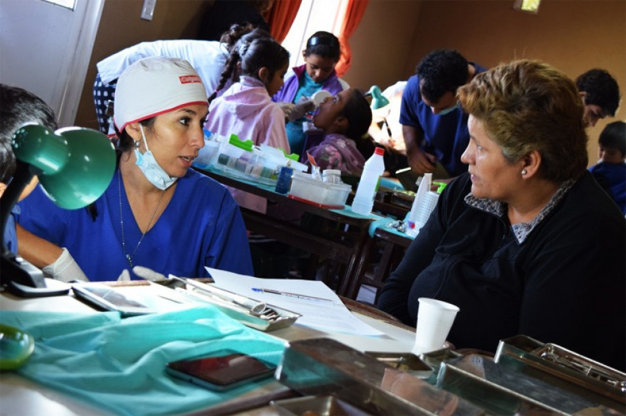 imagen Los Álamos - Maipú: Estudiantes y vecinos promoviendo la Salud Bucal.