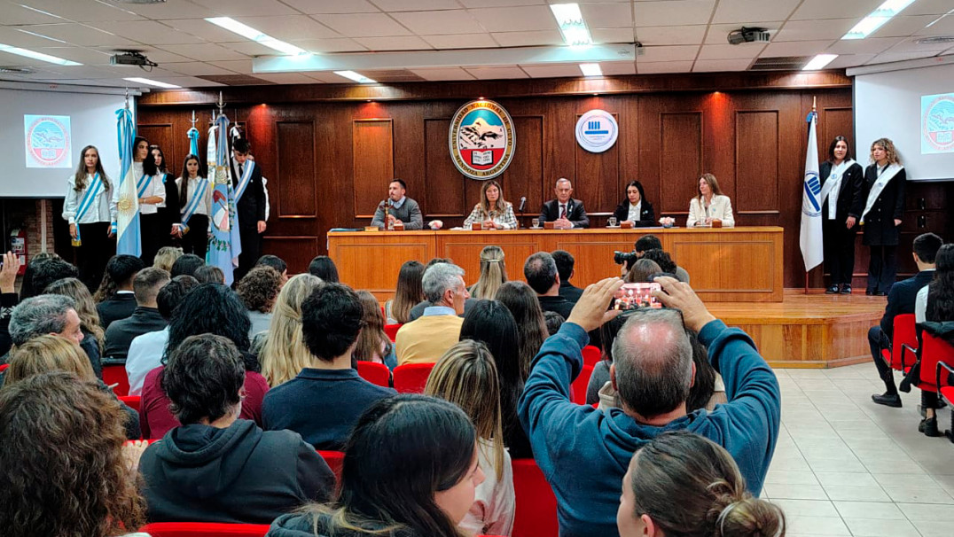 imagen Se llevó a cabo una nuevo acto de juramento con cambio de banderas