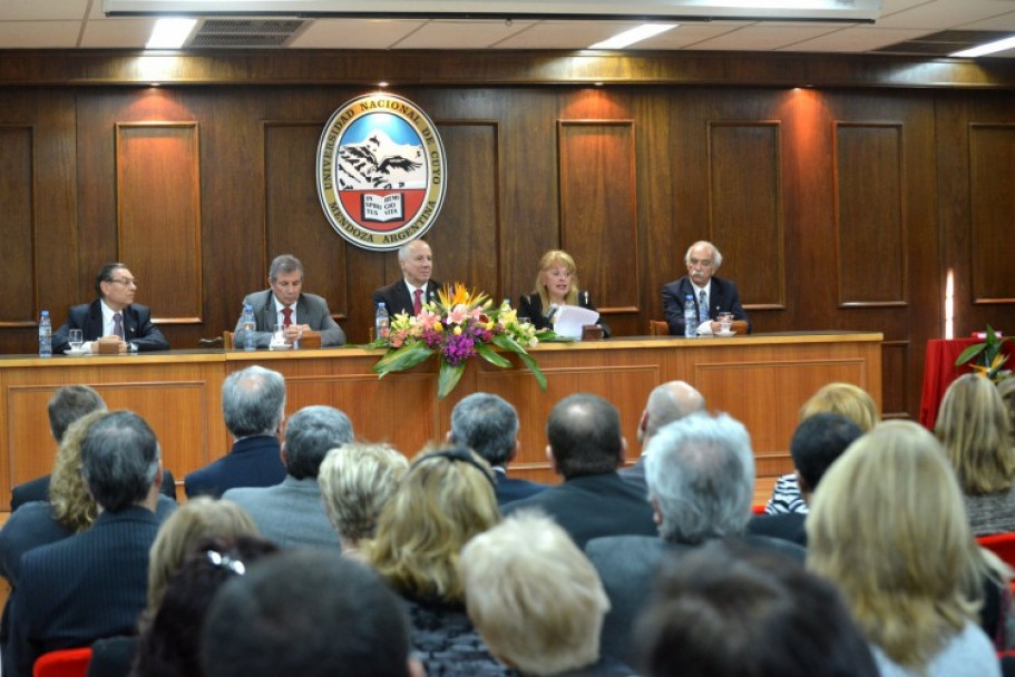 imagen Asumieron las nuevas Autoridades de la Facultad de Odontología