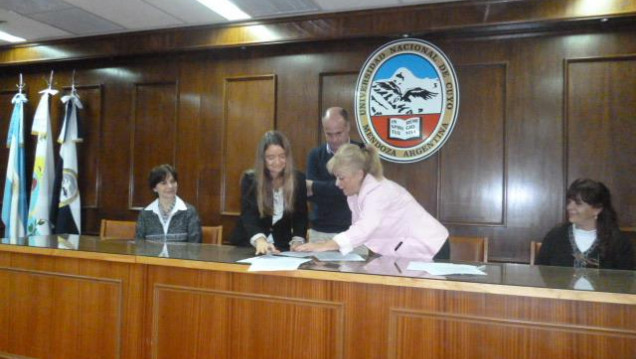 imagen La Facultad de Odontología firmó convenio con el Ministerio de Salud de Mendoza