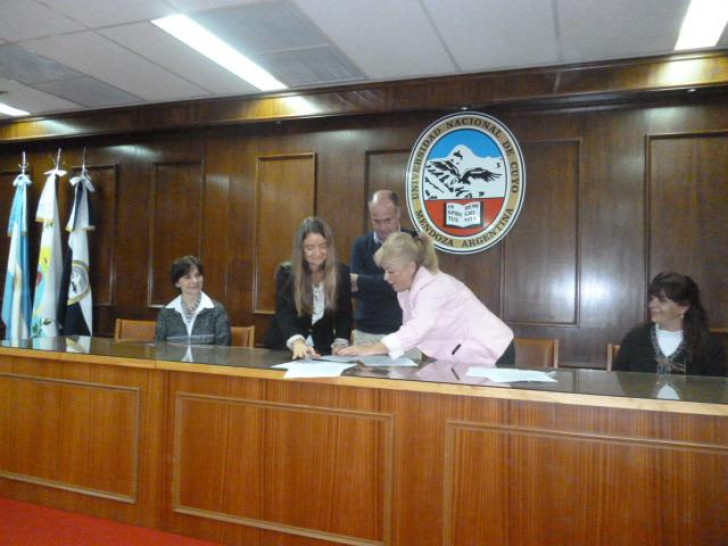 imagen La Facultad de Odontología firmó convenio con el Ministerio de Salud de Mendoza