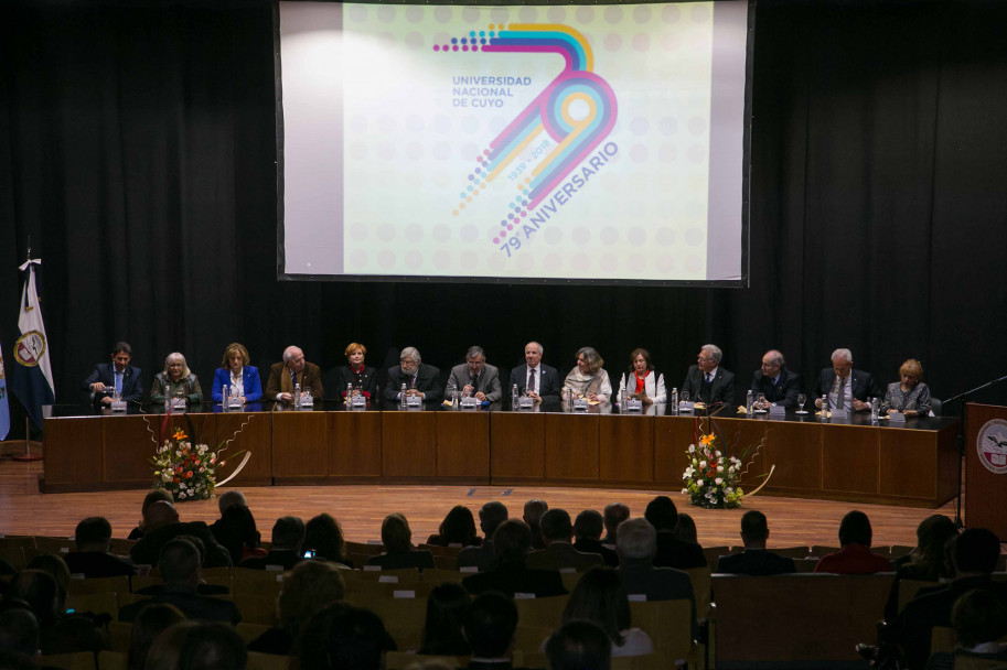 imagen En el 79 Aniversario de la UNCuyo, personal de la FO recibió medallas por sus 30 años de labor