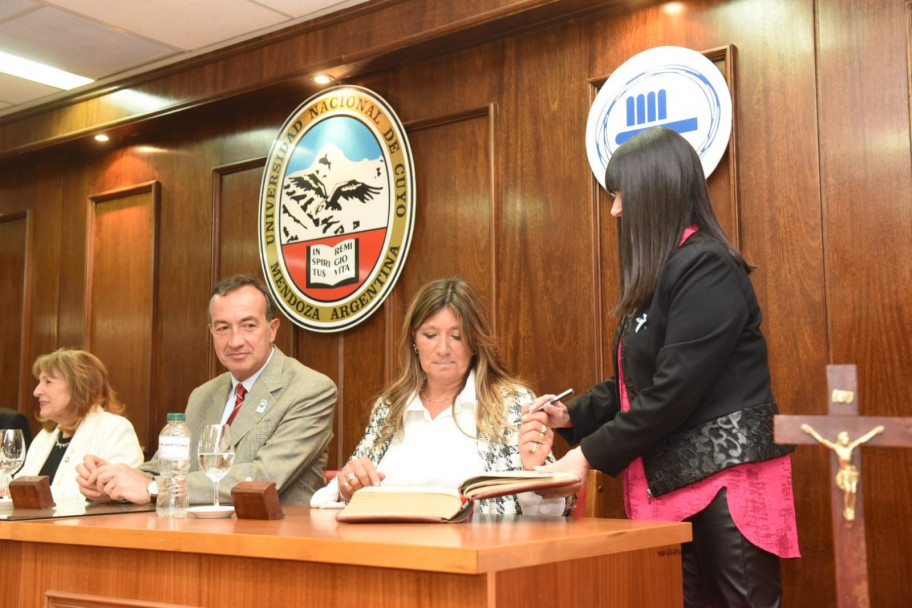 imagen Asumieron las nuevas autoridades en la Facultad de Odontología