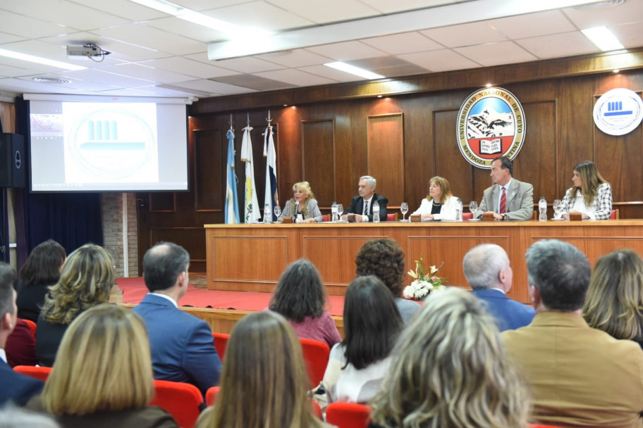 imagen Asumieron las nuevas autoridades en la Facultad de Odontología