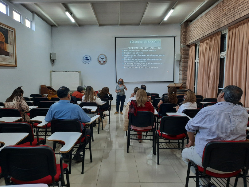 imagen La Dra. Kaplan disertó el módulo: Taller de Tesis II, en la FO