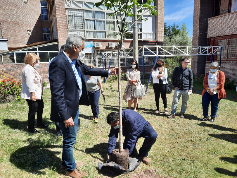 imagen La Dra. Kaplan disertó el módulo: Taller de Tesis II, en la FO