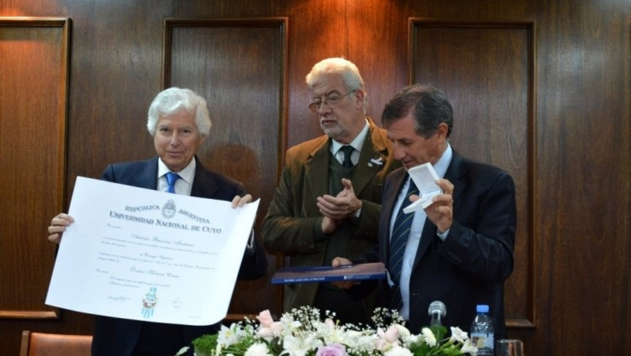 imagen Fundador de Dentistas sin Fronteras es doctor Honoris Causa de la UNCuyo