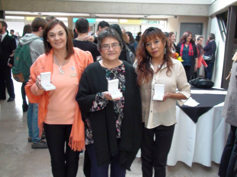 imagen Docentes y Personal de la FO, recibieron medallas en el 78 º Aniversario de la UNCuyo