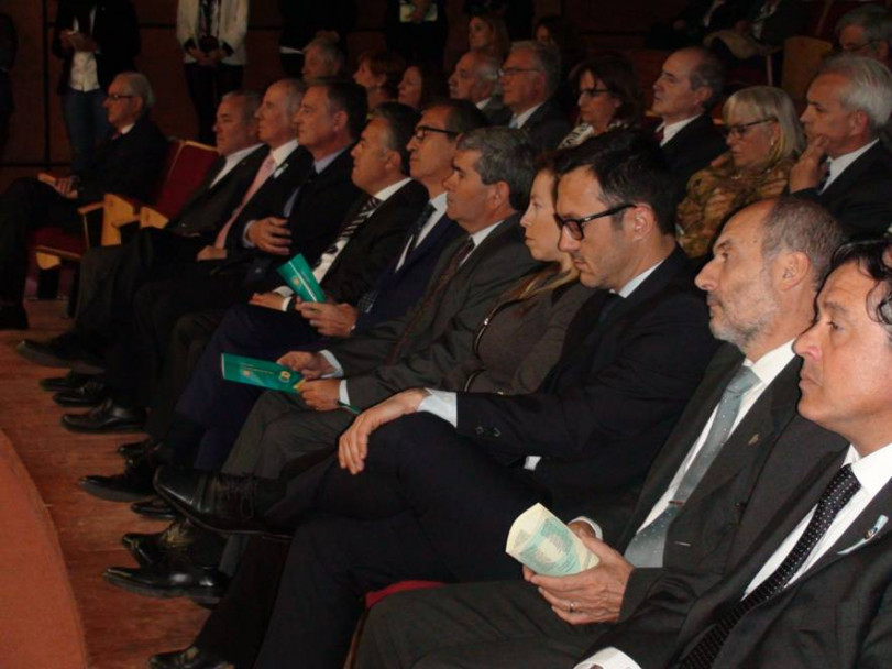 imagen Docentes y Personal de la FO, recibieron medallas en el 78 º Aniversario de la UNCuyo