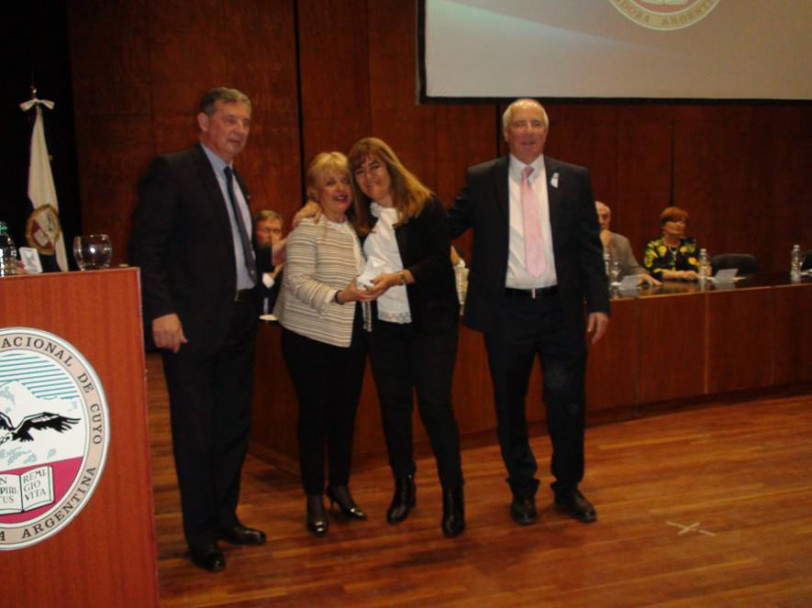 imagen Docentes y Personal de la FO, recibieron medallas en el 78 º Aniversario de la UNCuyo