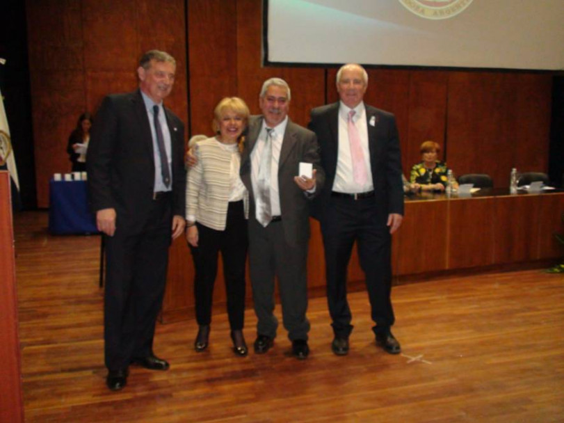 imagen Docentes y Personal de la FO, recibieron medallas en el 78 º Aniversario de la UNCuyo