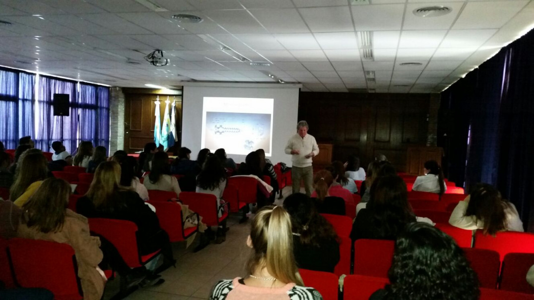 imagen Charla Dr. Pedro SALES