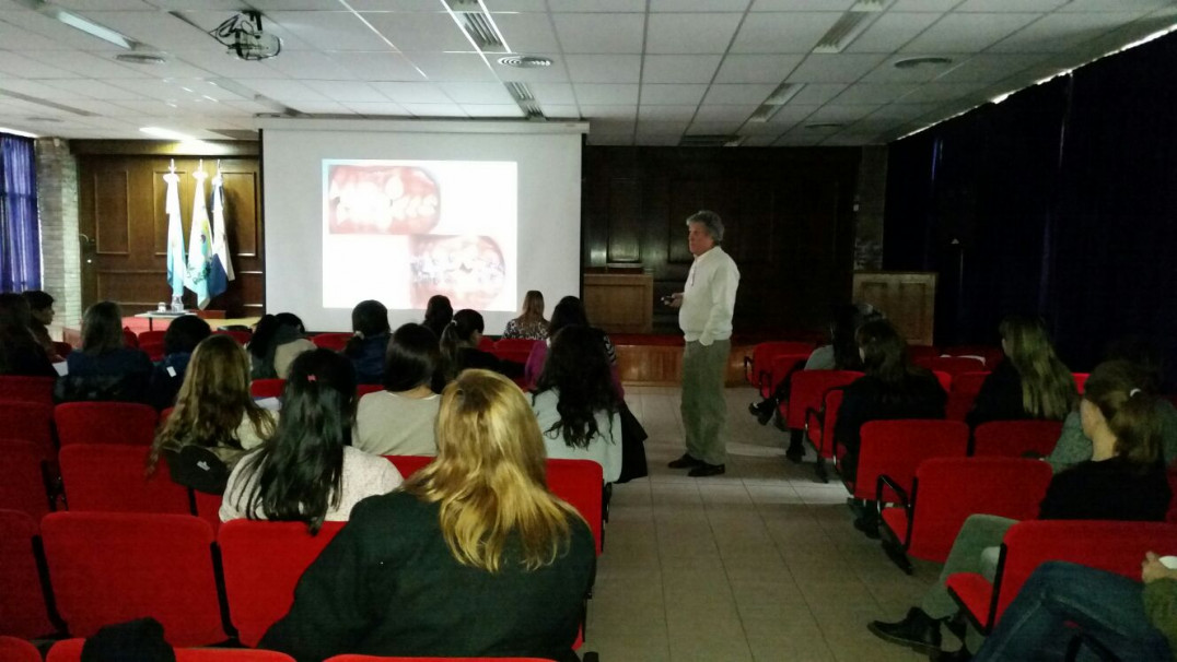 imagen Charla Dr. Pedro SALES