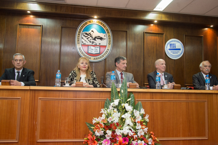 imagen Asumieron las nuevas autoridades de la Facultad de Odontología