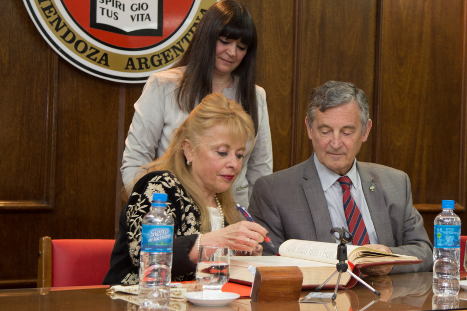 imagen Asumieron las nuevas autoridades de la Facultad de Odontología