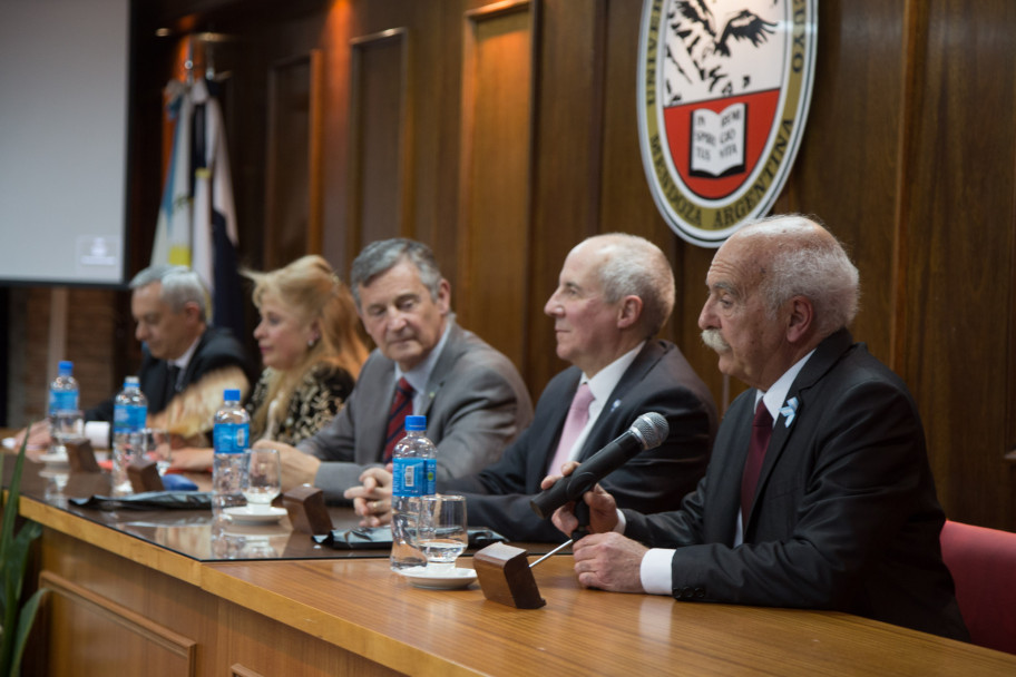 imagen Asumieron las nuevas autoridades de la Facultad de Odontología