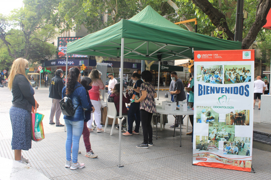 imagen Cáncer de Boca: docentes y estudiantes hicieron controles y difundieron medidas de prevención