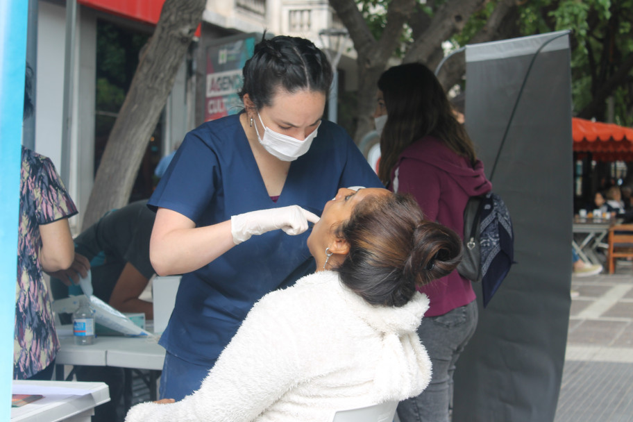 imagen Cáncer de Boca: docentes y estudiantes hicieron controles y difundieron medidas de prevención