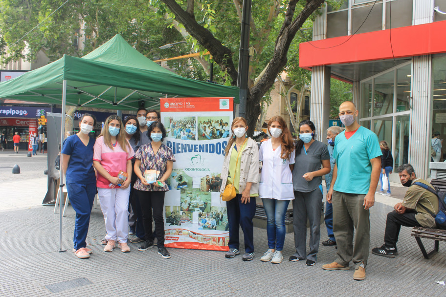 imagen Cáncer de Boca: docentes y estudiantes hicieron controles y difundieron medidas de prevención