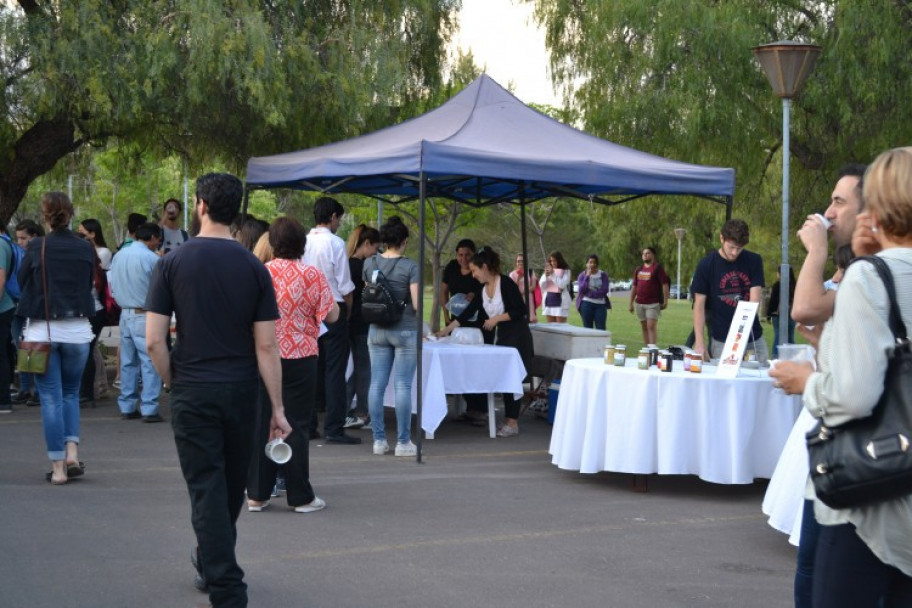 imagen La Facultad de Odontología estuvo presente en la Feria Oferta de Posgrado