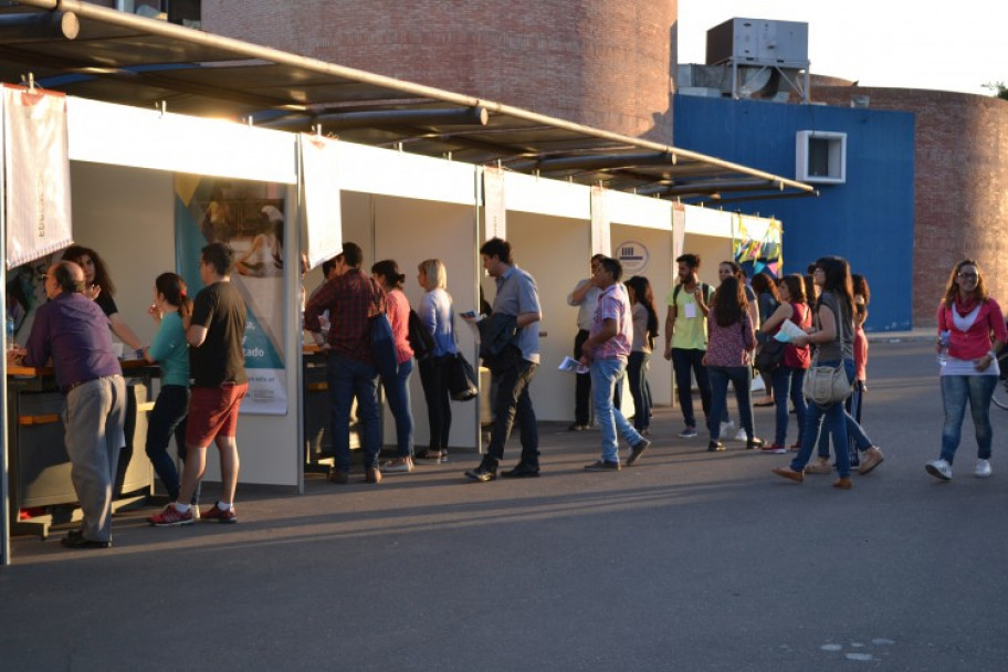 imagen La Facultad de Odontología estuvo presente en la Feria Oferta de Posgrado