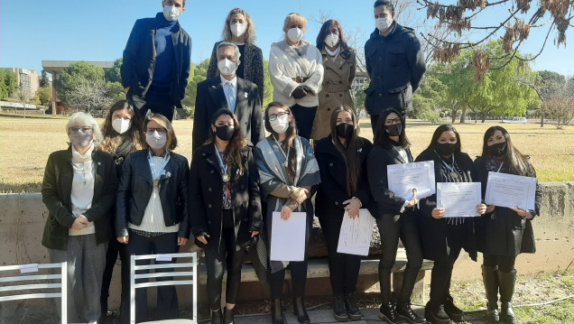 imagen ¡Nuevo Juramento y cambio de Abanderados, en los jardines de la FO!